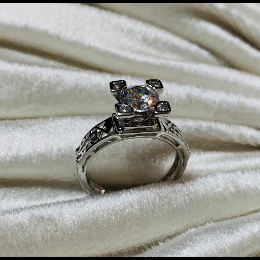 Silver fashion ring